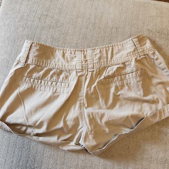 Khaki short shorts - Picture 2 of 3